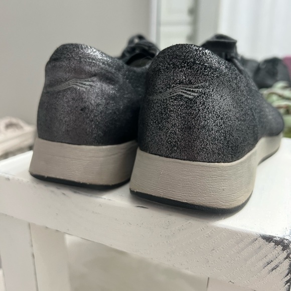 Dansko Christina Metallic leather sneaker size 40 - Picture 3 of 8